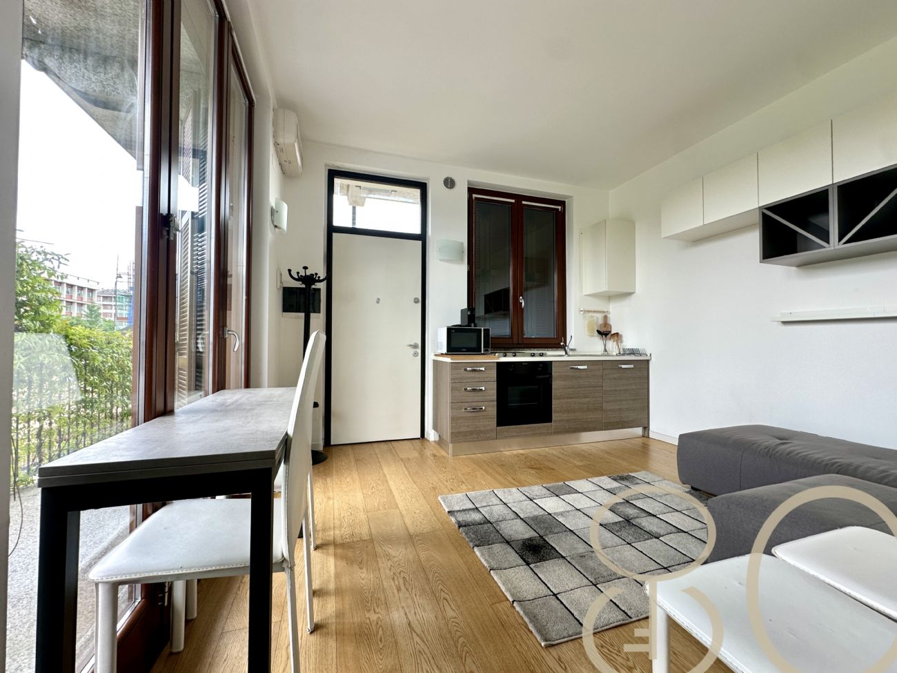BILOCALE CON BALCONATA