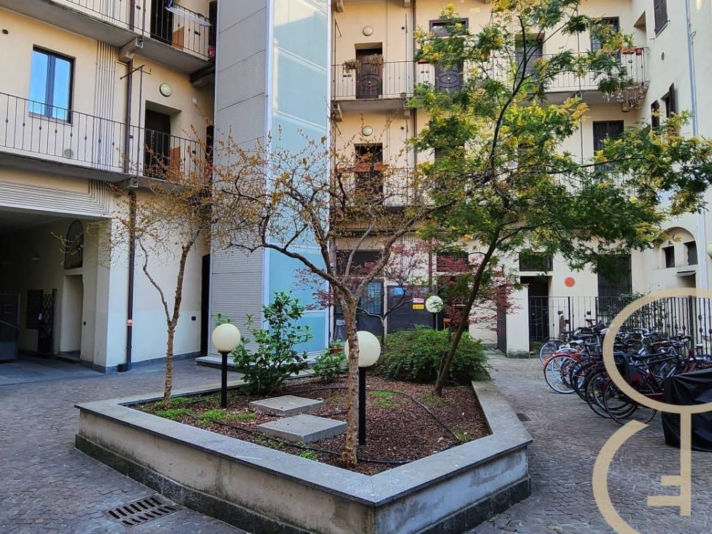 BILOCALE CON CORTILE PRIVATO E TAVERNA